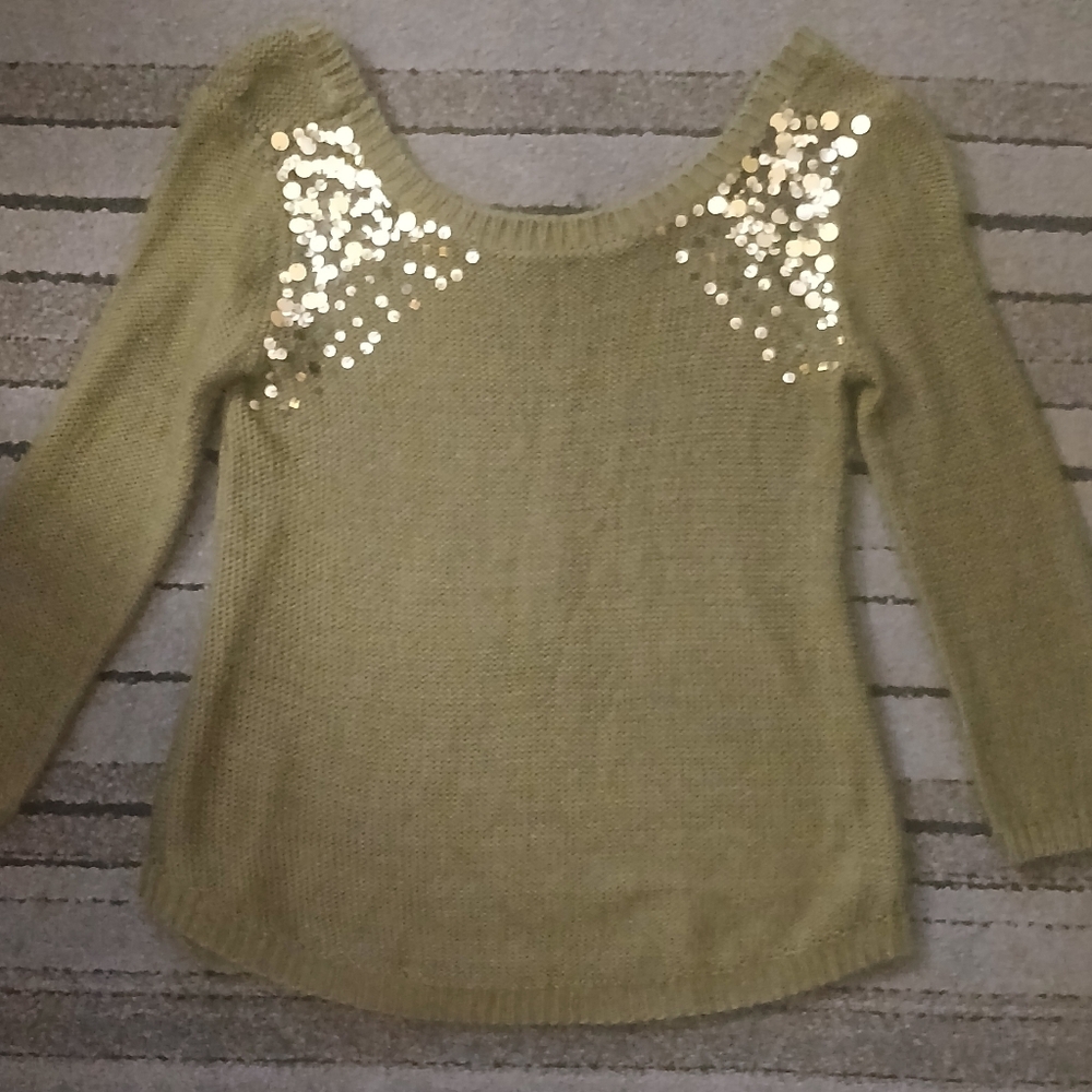 LIKE NEW SCOOP NECK AND BACK Olive Green Sequin Embellished Sweater SIZE MEDIUM